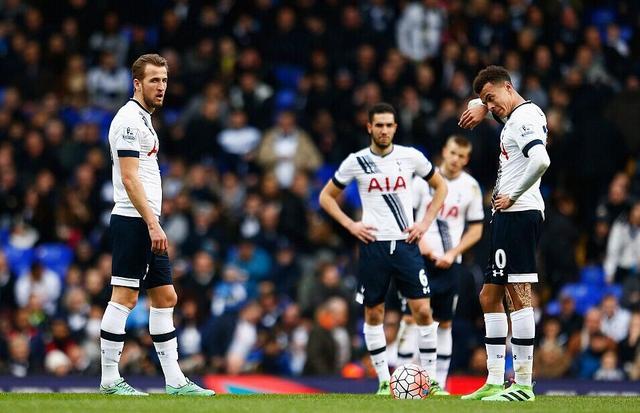 足球法甲豪门官宣续约核心前锋，合同长达五年（法甲豪门宣布与主力前锋完成续约，合同期五年）