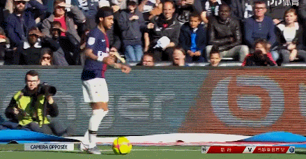 姆巴佩西甲第15轮狂轰3球，助皇马3-0胜毕巴，状态惊人，成为当世足坛第一人。（西甲第15轮，姆巴佩帽子戏法助皇马3-0毕巴，状态惊艳，直指当今足坛第一人）