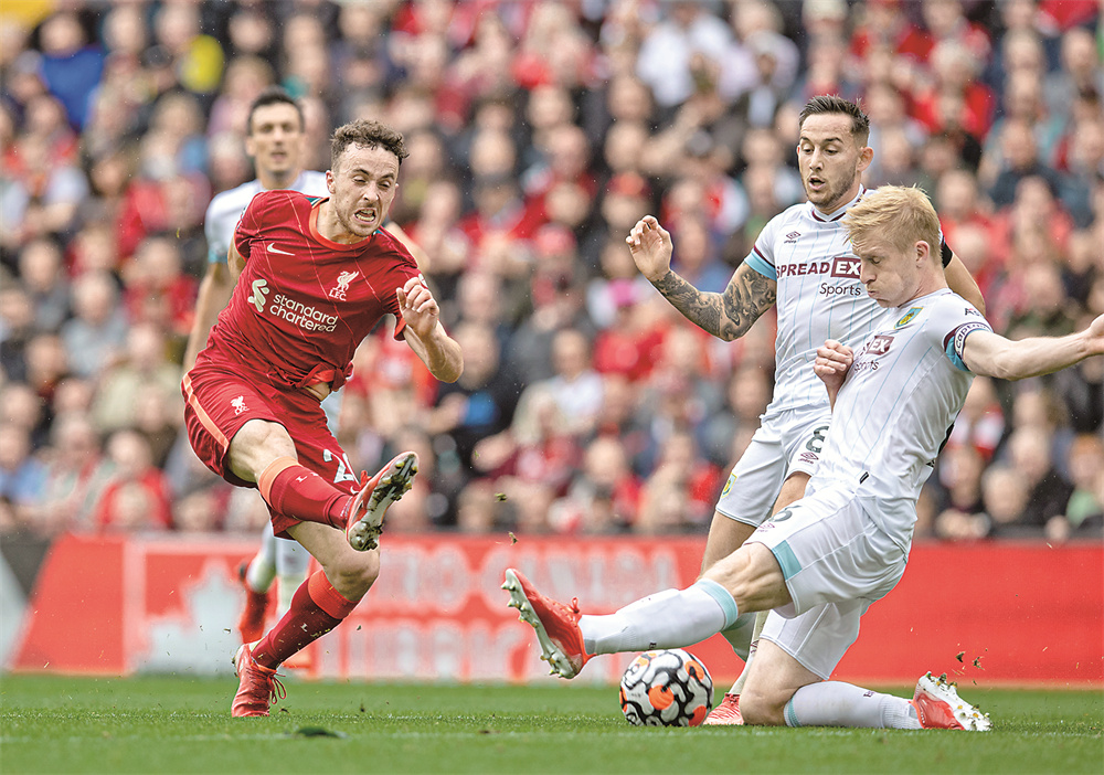 拜仁将创下德甲44轮连续领跑纪录，打破自己1973年创造的纪录（拜仁将以德甲连续44轮占据榜首，刷新1973年队史纪录）