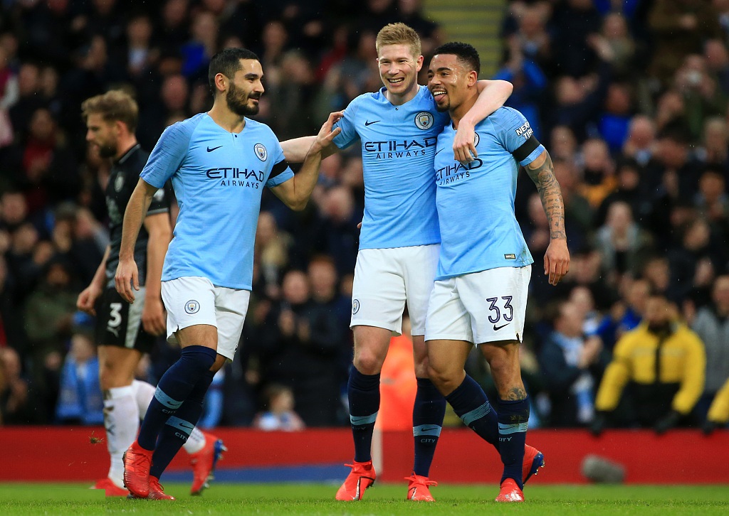 如何看待皇马近况？卡塞米罗：不会为皇马担心，我更担心曼联