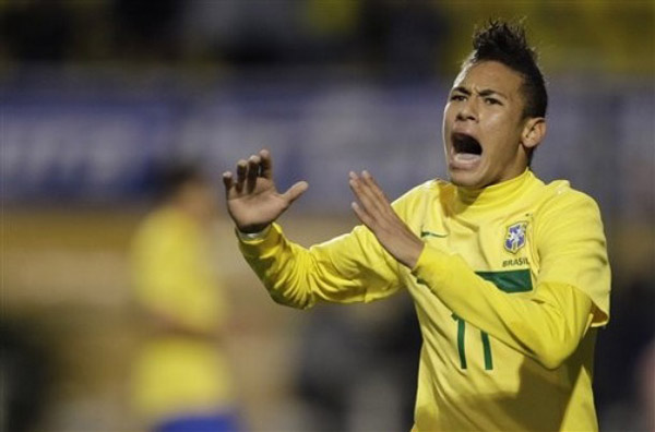 川超联赛出现暴力事件，凉山队球员比赛结束后飞踹裁判