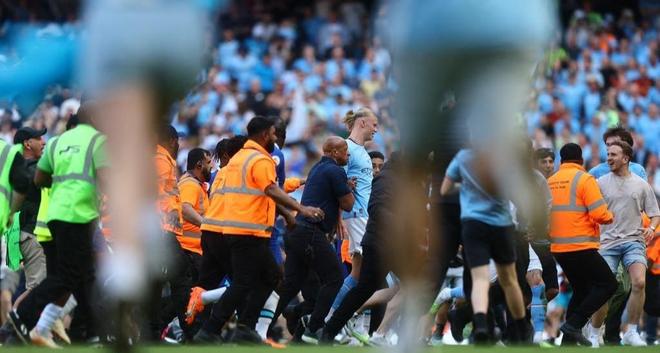 武磊官博：我们的心里，7号始终在场（武磊官博：在我们心中，7号从未缺席）