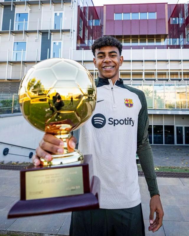 维尼修斯经历1334分钟球荒，皇马球迷嘘他=激励他？（1334分钟无进球，维尼修斯遭皇马球迷嘘声反成动力？）