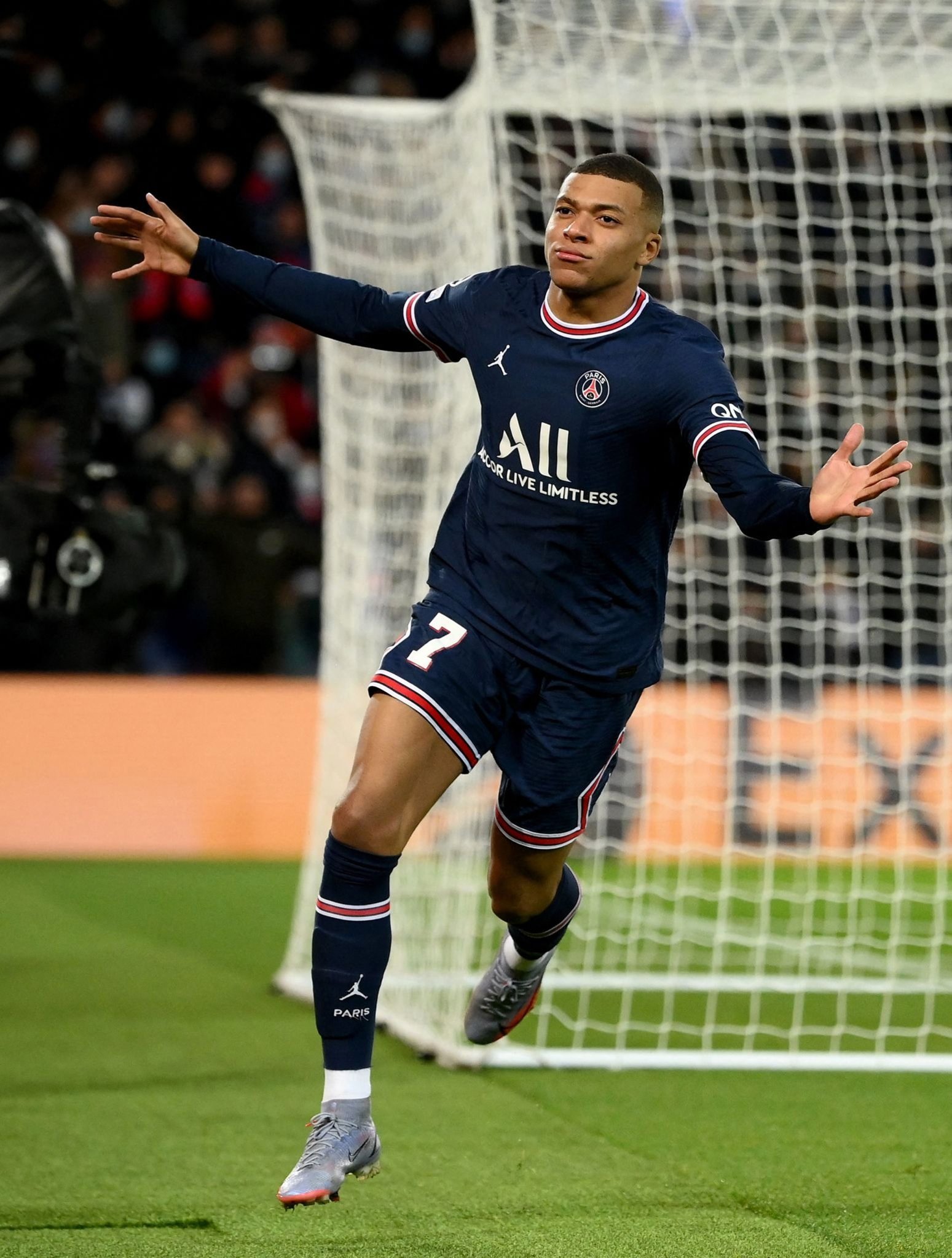 一日红魔终身红魔，曼联给德赫亚送上生日祝福，本人回复❤️