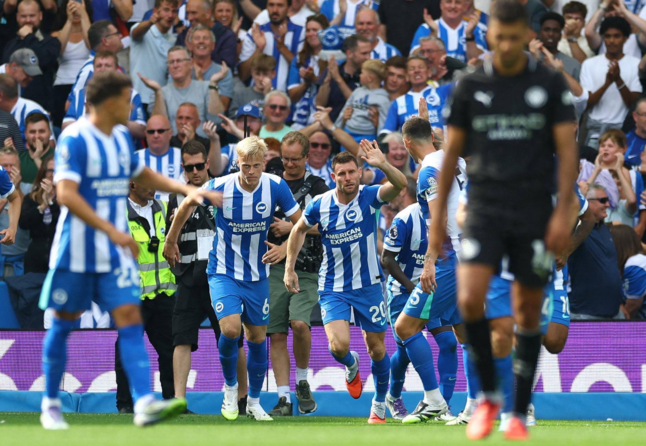 石破天惊！泰勒·亚当斯43米吊射破门为本赛季英超最远进球