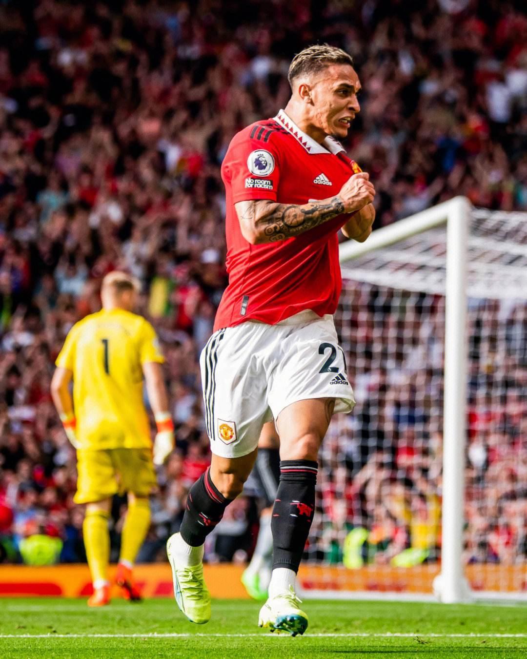 记者：阿芳和伊藤洋辉预计12月复出，穆西亚拉则需要更长时间