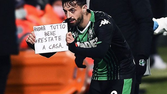 曼联本赛季在劫富济贫中表现突出，对阵强队全胜，但中下游球队难求一胜，有望争夺欧冠资格。（曼联本季劫富济贫显著：强强对话全胜，打弱旅难求一胜，欧冠席位在望）