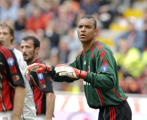 曼城英超33分紧追阿森纳，五项数据领跑联赛（曼城英超积33分紧逼阿森纳，五项数据位居联赛第一）