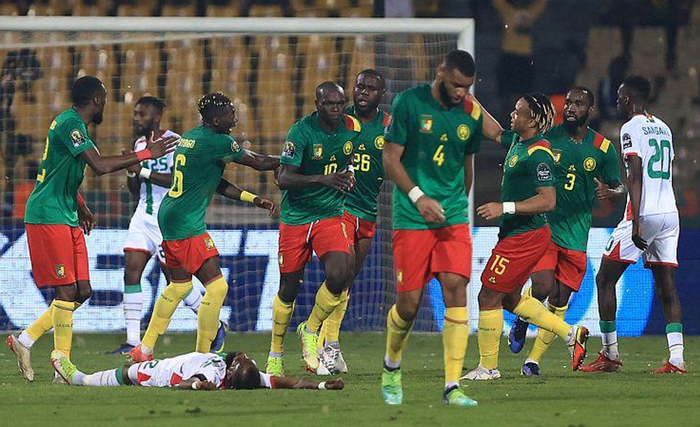 官方：前巴西主帅蒂特执教巴甲克鲁塞罗，签约一年（巴甲克鲁塞罗官宣聘任前巴西队主帅蒂特，合同一年）