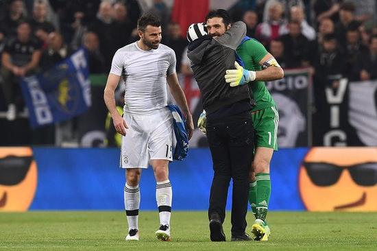 6场贡献9球1助攻，卡扎伊什维利当选中超9／10月最佳球员