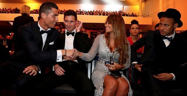 加里·内维尔：切尔西中轴线不够硬，距离赢得英超还很远