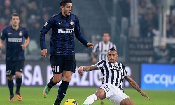 德比迎来关键胜利，米兰升至意甲积分榜第二（德比战告捷，米兰跃居意甲第二）