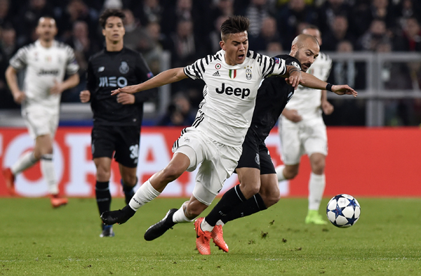 英超半场：奥布莱恩离谱手球，哲凯赖什点射，阿森纳1-0埃弗顿（英超半场：奥布莱恩手球送点，赖斯点射破门，阿森纳1-0埃弗顿）