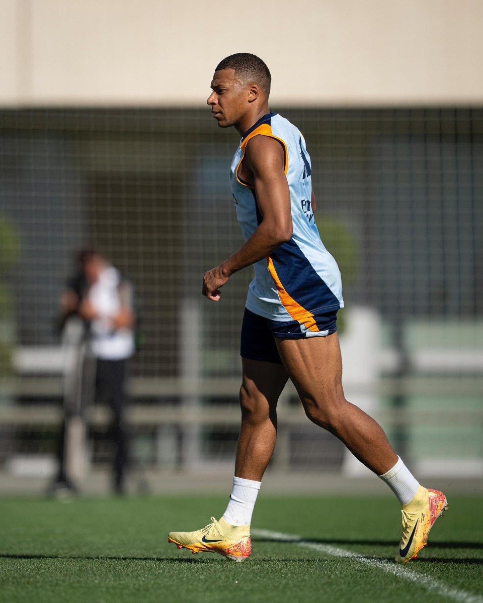 尤尔曼执教勒沃库森后前13轮德甲拿28分，各项数据均优于阿隆索（尤尔曼上任后勒沃库森德甲前13轮拿下28分，多项数据全面领先阿隆索）