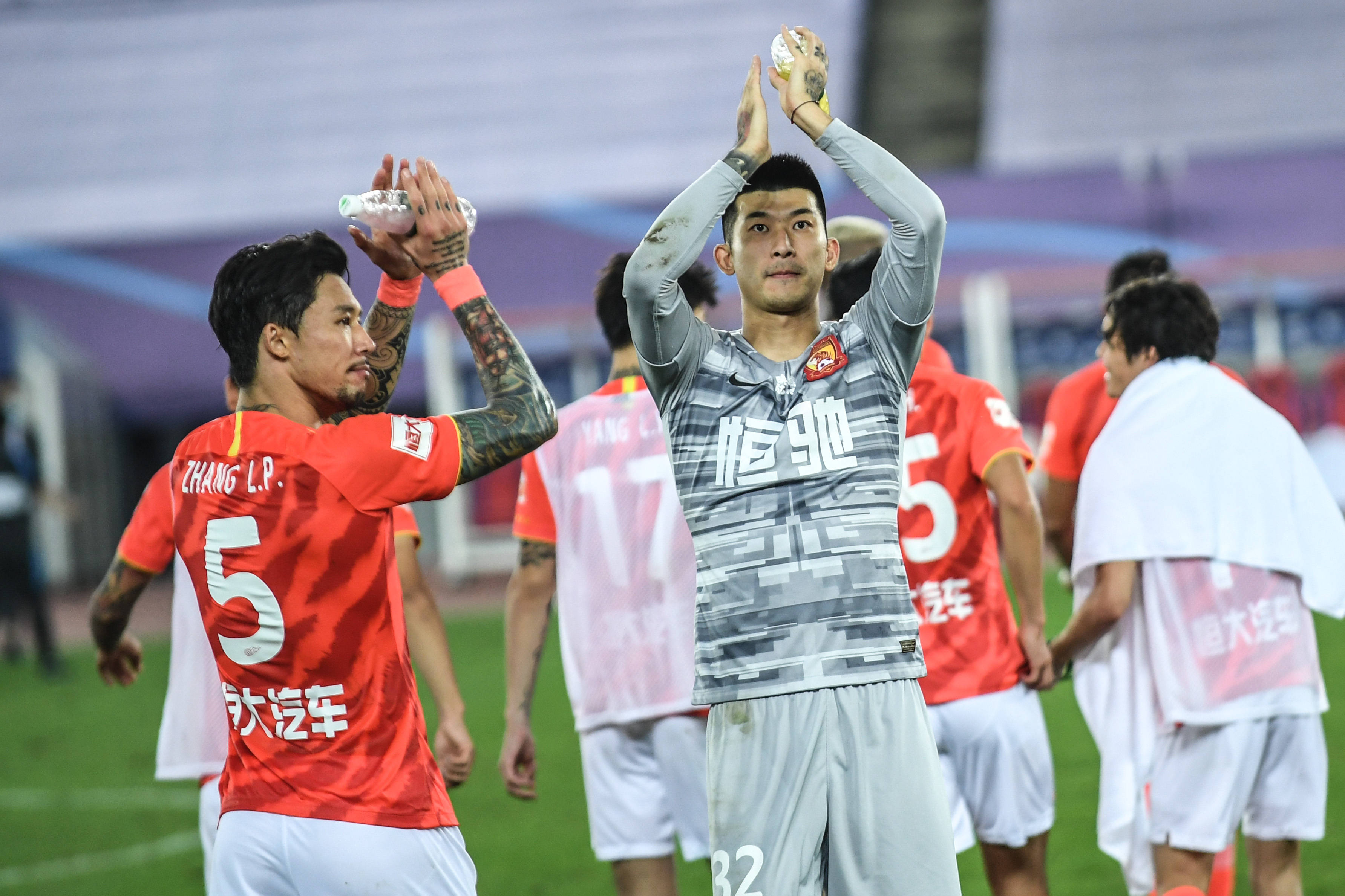 4-3险胜布莱顿＋斩获联赛4连胜＋跃居积分榜第3位＋各项赛事6连胜