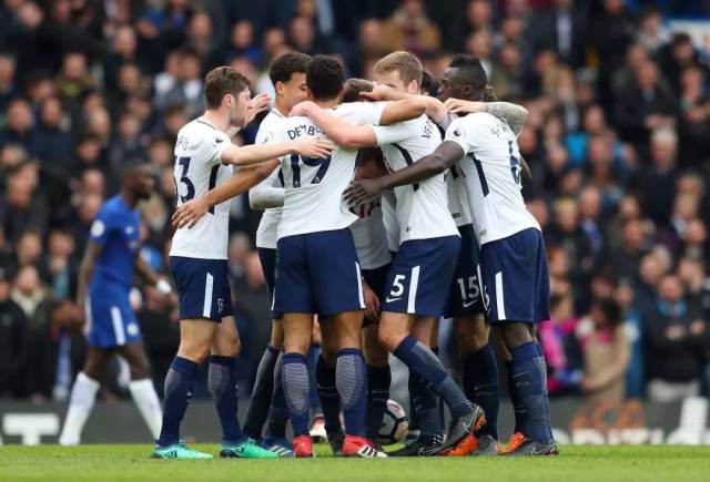 欧冠前瞻：本菲卡出线前景不妙，那不勒斯状态不俗为晋级争三分（欧冠前瞻：本菲卡出线形势堪忧，那不勒斯状态正佳力拼关键三分）